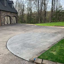 Top-notch-Driveway-Washing-Sealing-in-Brecksville-Ohio 0